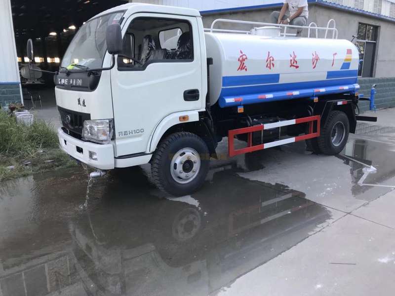 躍進5噸灑水車前左面圖