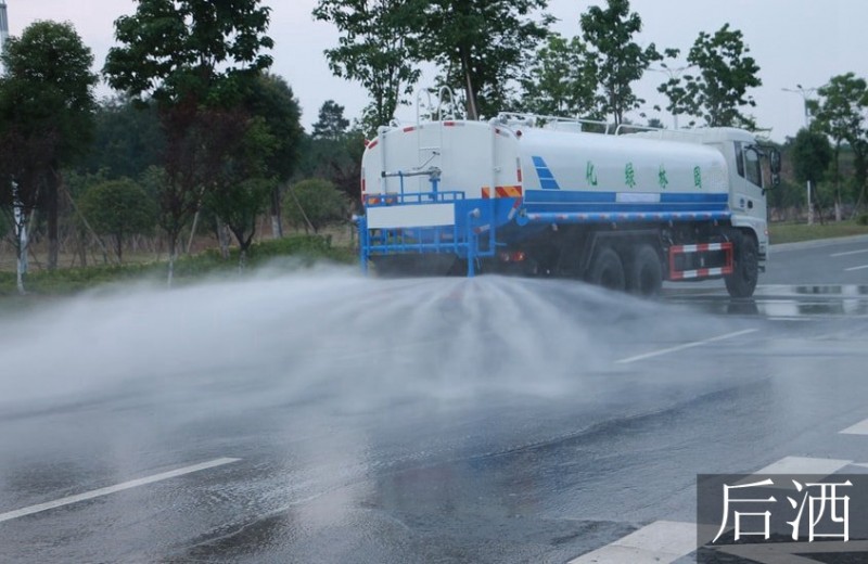 東風(fēng)綠化多功能灑水車(chē)